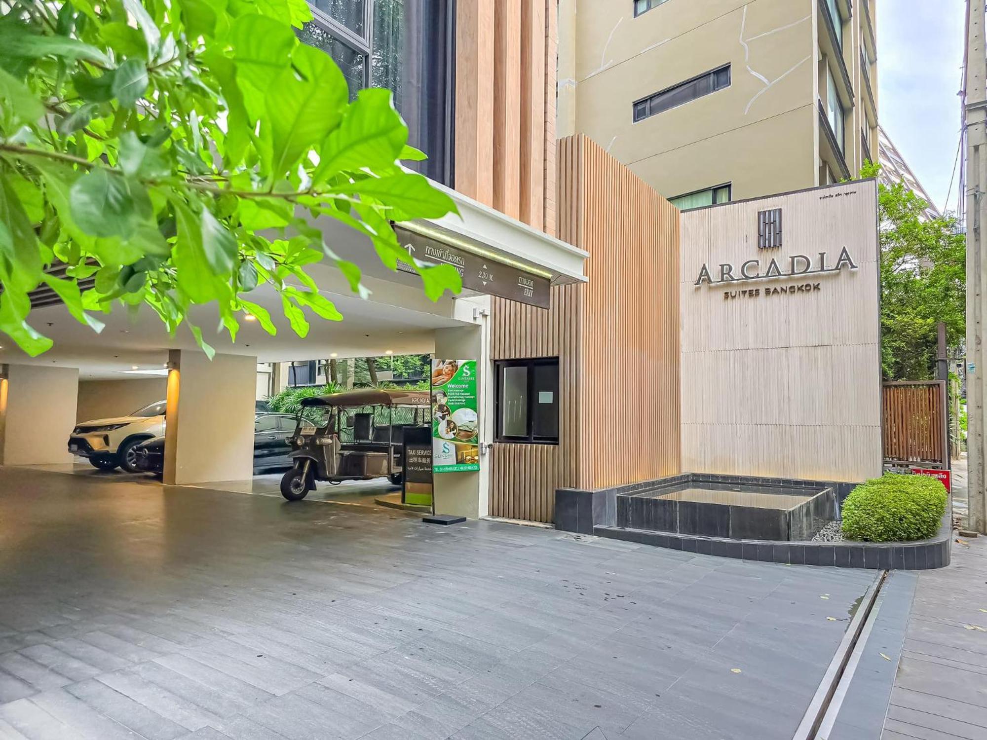 Arcadia Suites Bangkok Exterior photo
