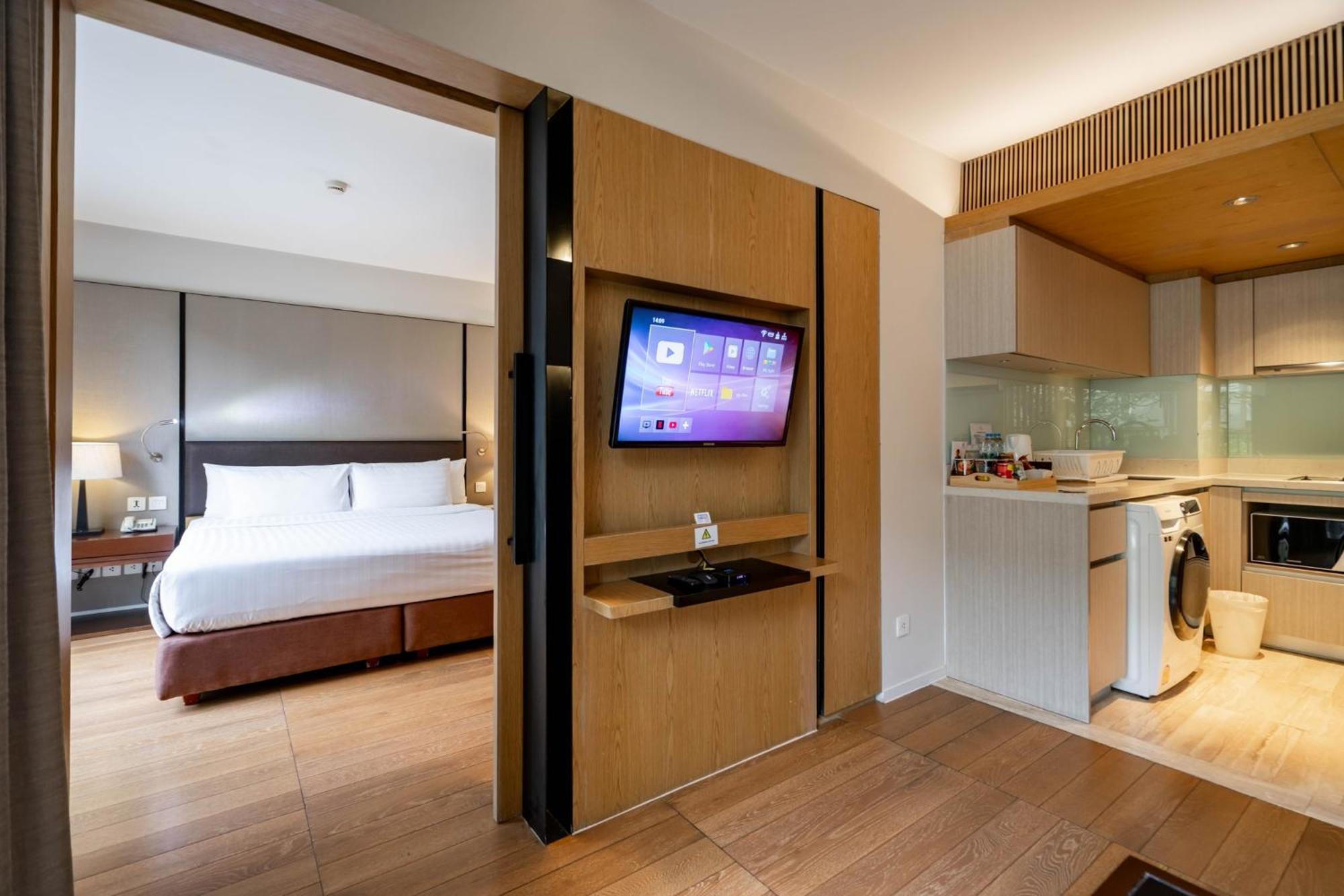 Arcadia Suites Bangkok Exterior photo