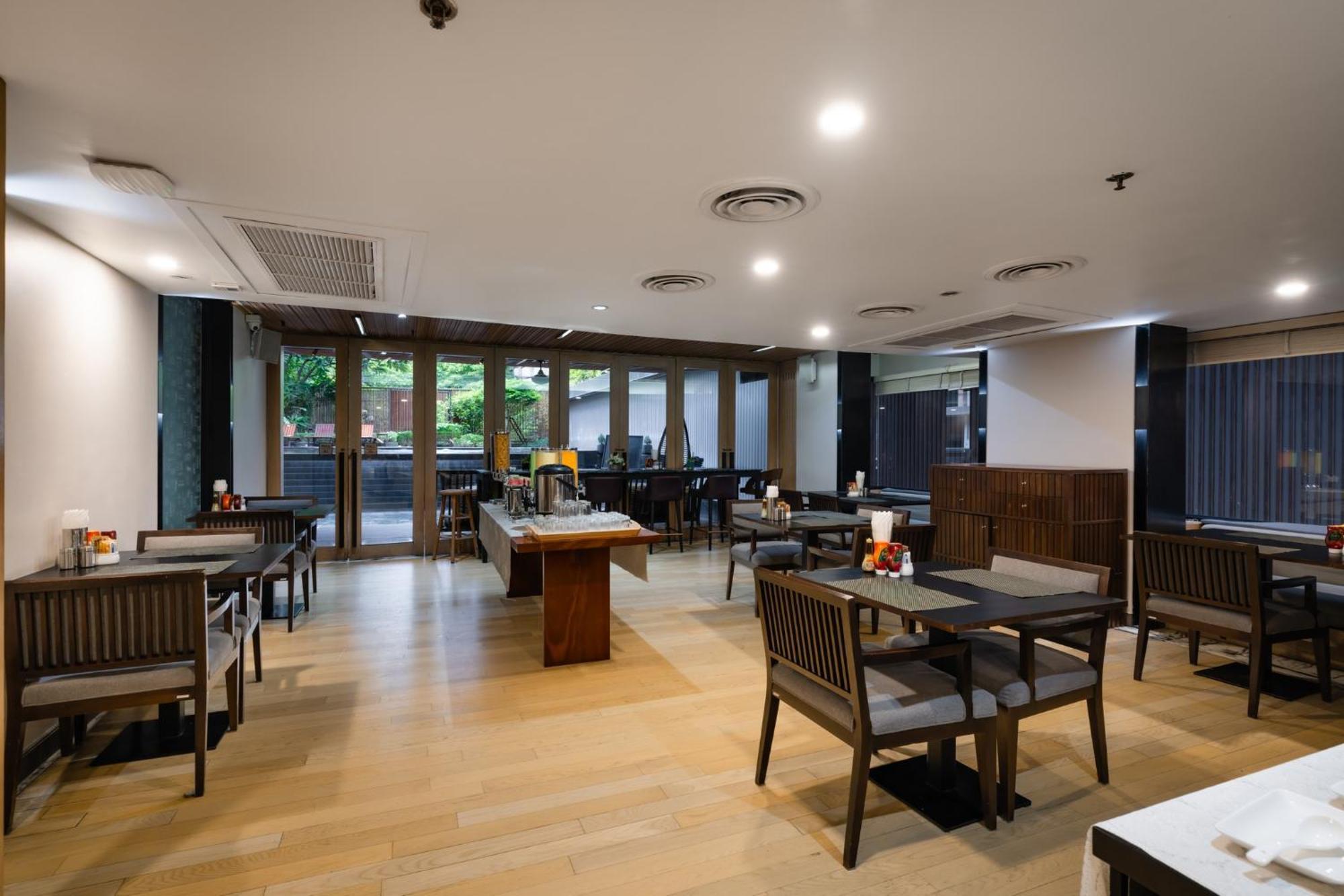 Arcadia Suites Bangkok Exterior photo